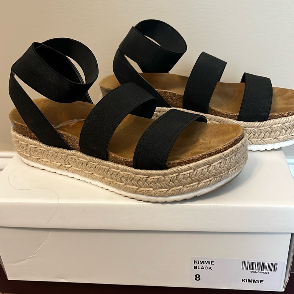 Ladies sandals. Like new condition.